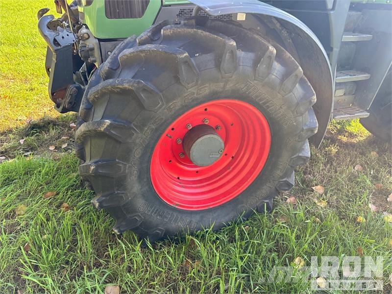 Fendt 415 Vario 4WD Tractor Трактори