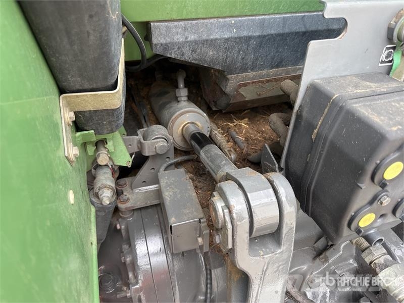 Fendt 712 Vario Traktory