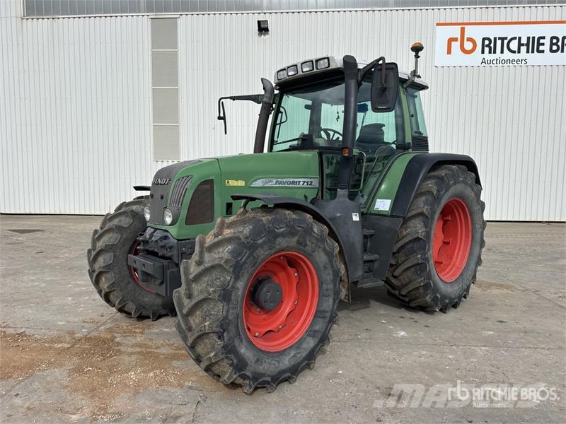 Fendt 712 Vario Traktory
