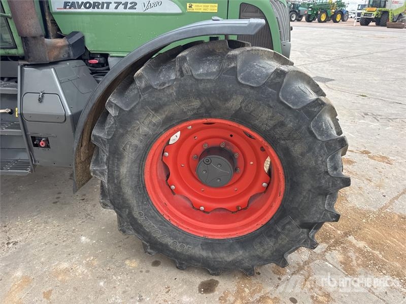 Fendt 712 Vario Traktory