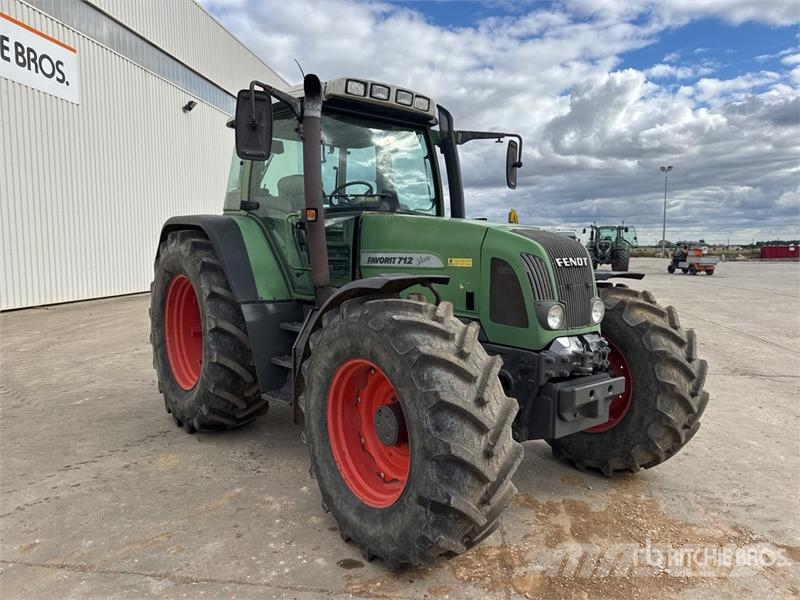 Fendt 712 Vario Traktory