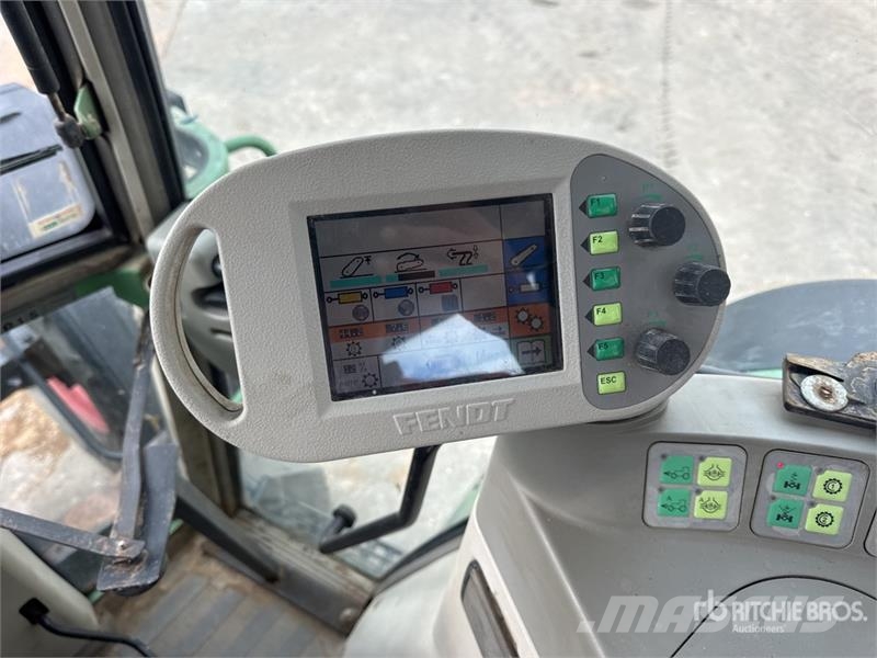 Fendt 712 Vario Traktory