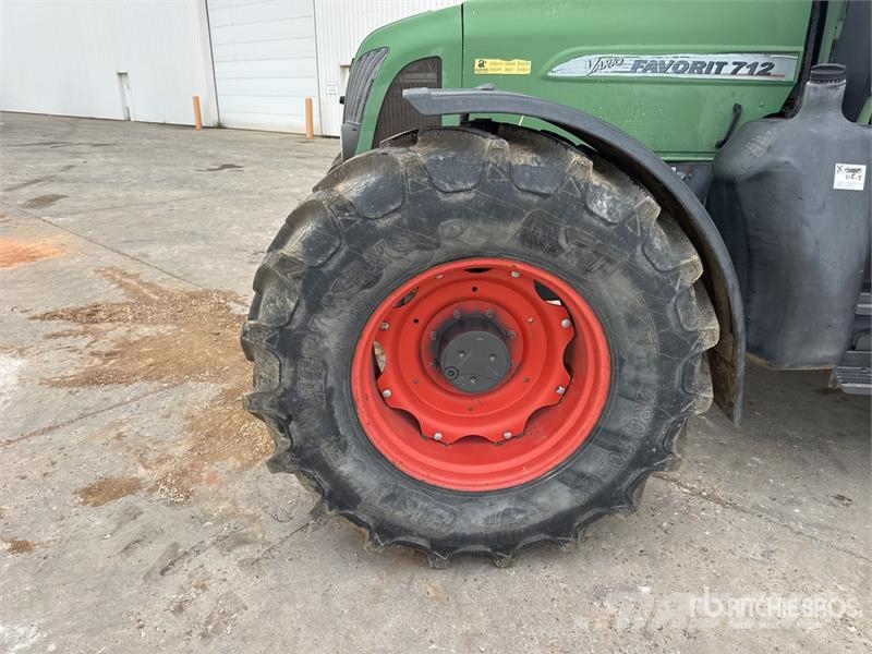 Fendt 712 Vario Traktory