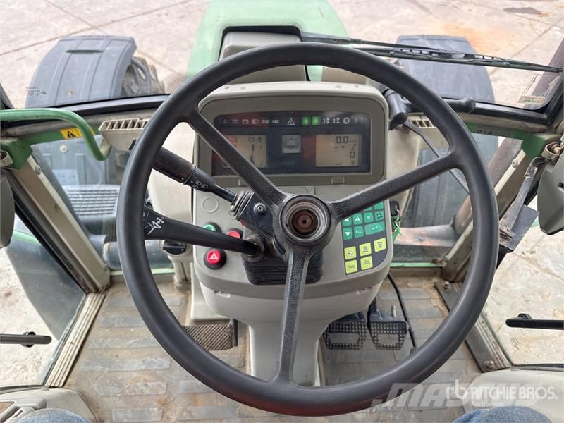 Fendt 712 Vario Traktory