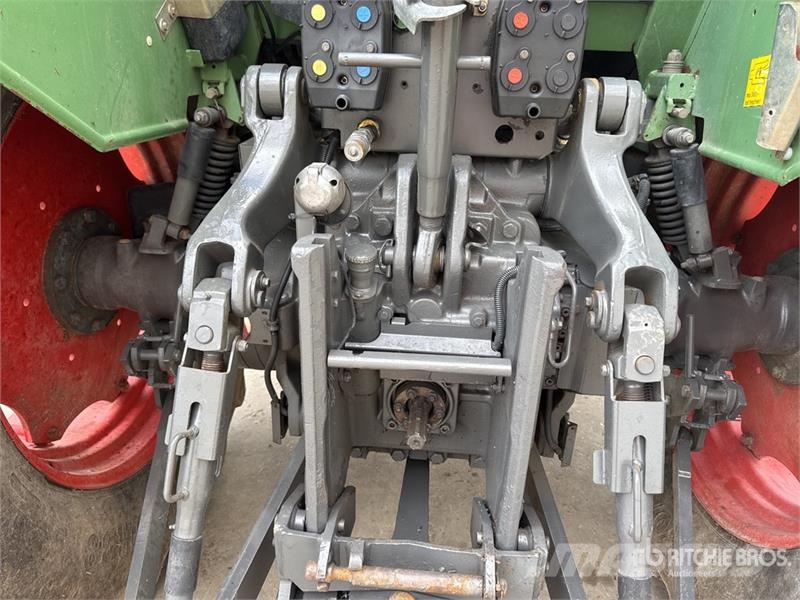 Fendt 712 Vario Traktory