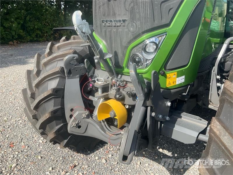 Fendt 724 Vario Gen6 Profi Plus 4WD Tractor (Unused) Traktoren