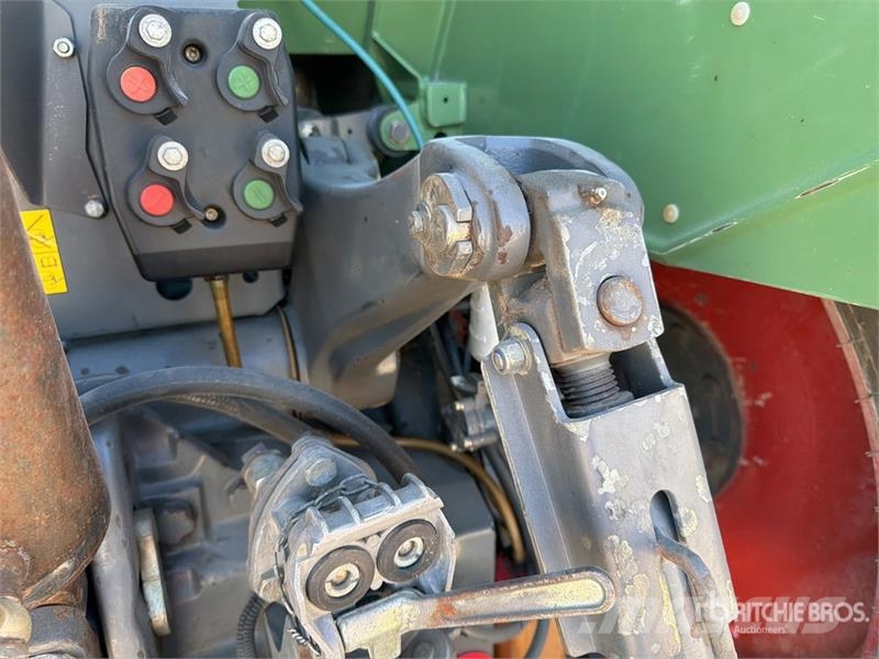 Fendt 818 Vario 4WD Tractor الجرارات