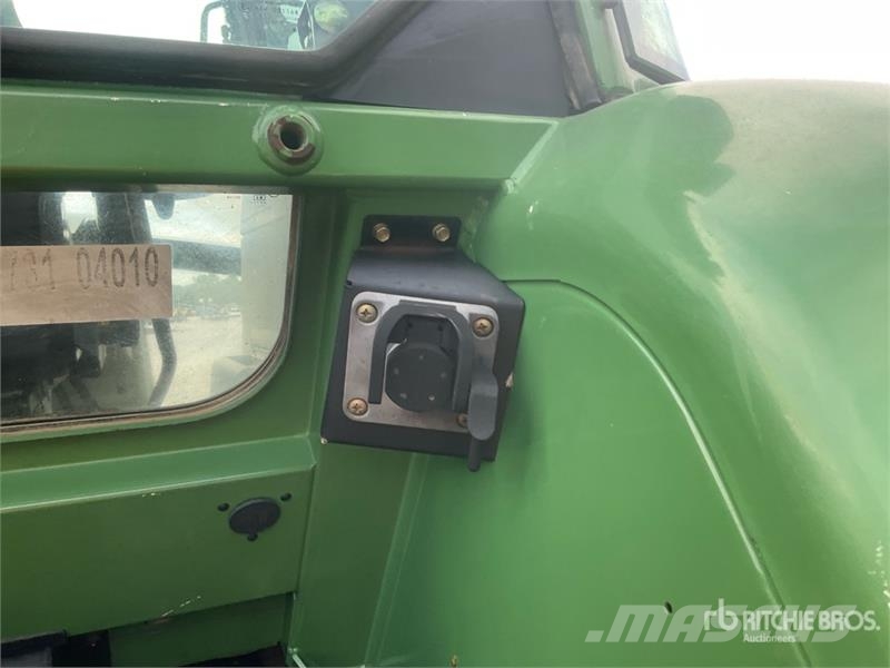 Fendt 820 Vario TMS 4WD Tractor Tractors