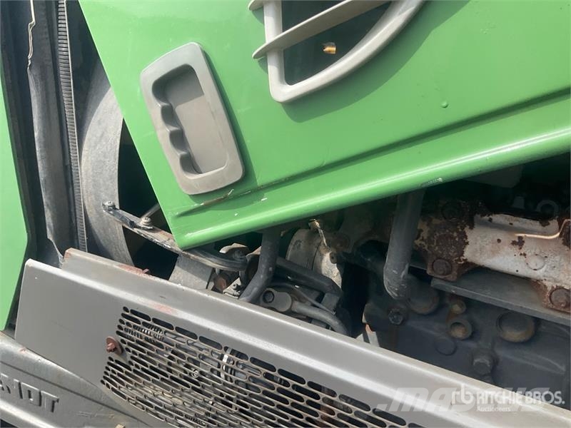 Fendt 820 Vario TMS 4WD Tractor Tractors