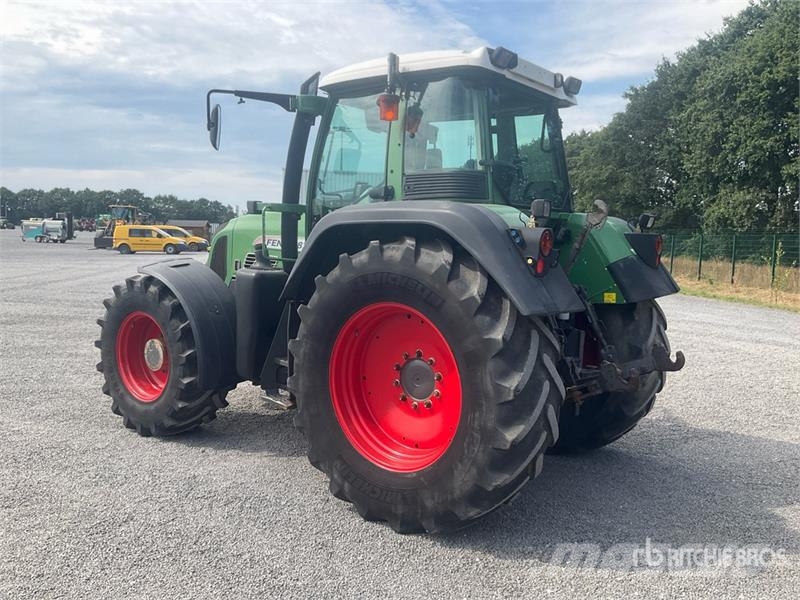 Fendt 820 Vario TMS 4WD Tractor Tractors