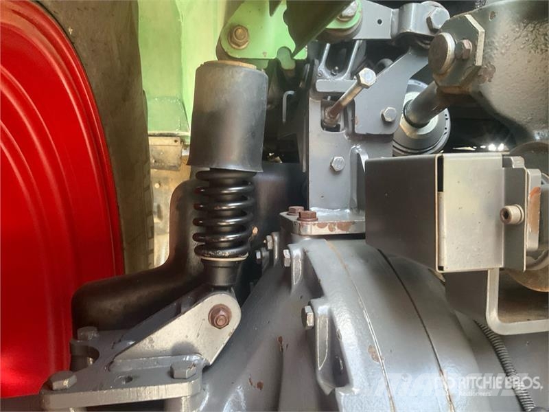 Fendt 820 Vario TMS 4WD Tractor Tractors