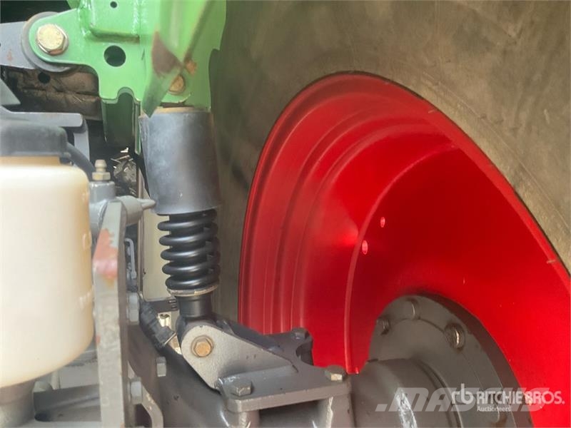 Fendt 820 Vario TMS 4WD Tractor Tractors