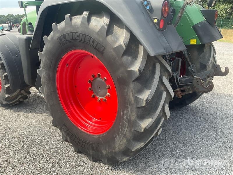 Fendt 820 Vario TMS 4WD Tractor Tractors