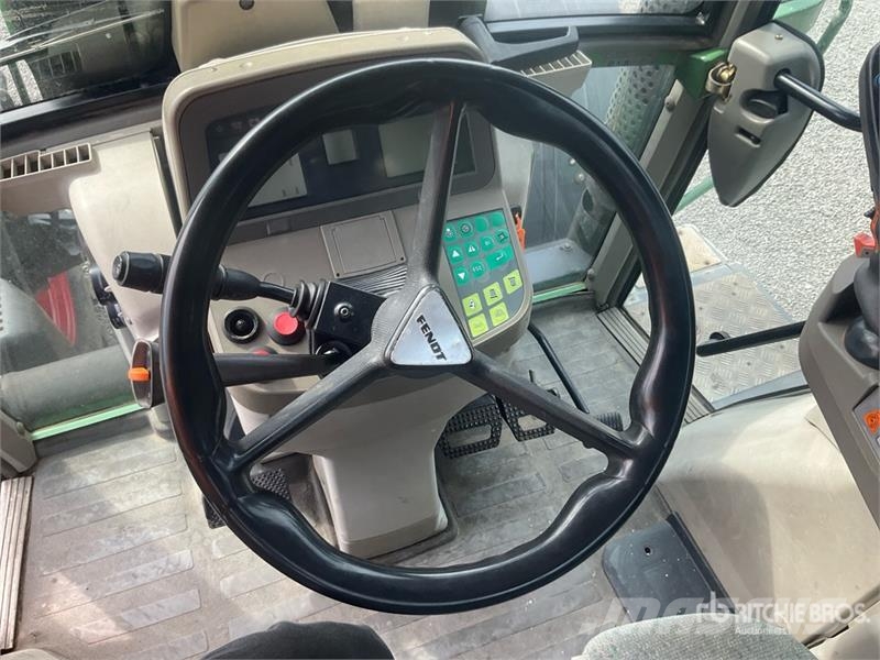 Fendt 820 Vario TMS 4WD Tractor Tractors