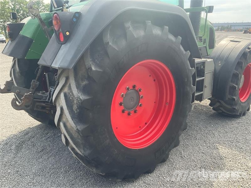 Fendt 820 Vario TMS 4WD Tractor Tractors