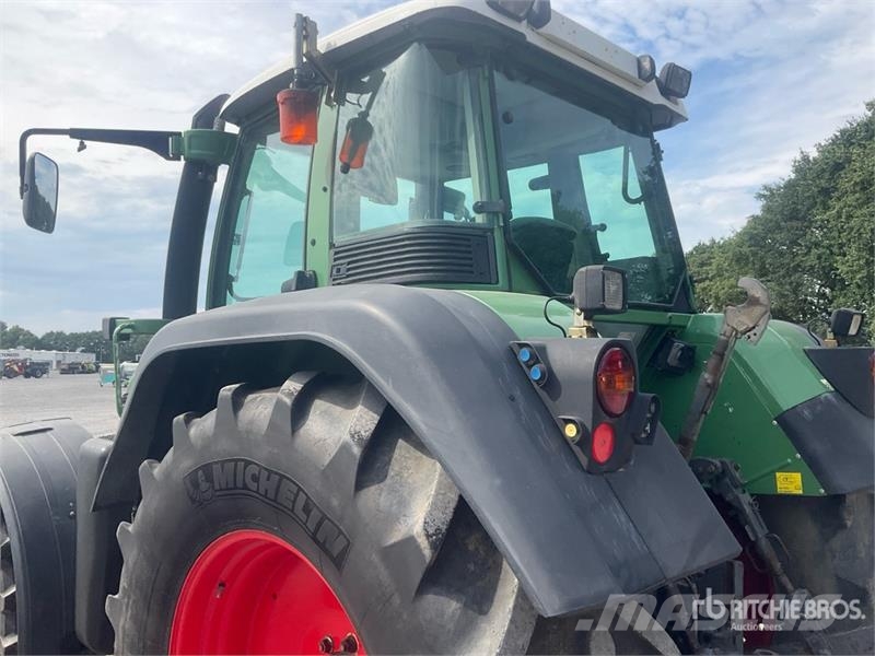 Fendt 820 Vario TMS 4WD Tractor Tractors