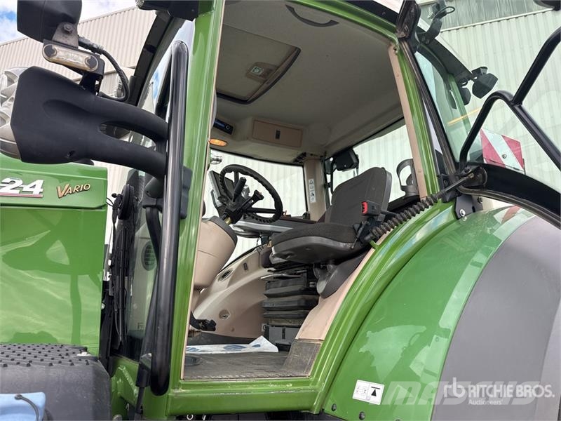 Fendt 824 Profi + 4x4 Tracteur Agricole 4WD Tractor トラクター