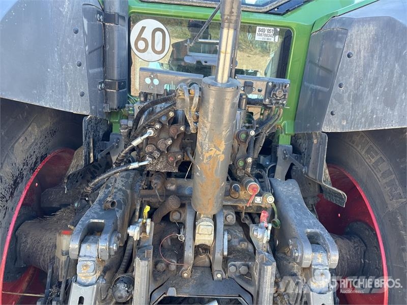 Fendt 824 Vario Traktorok
