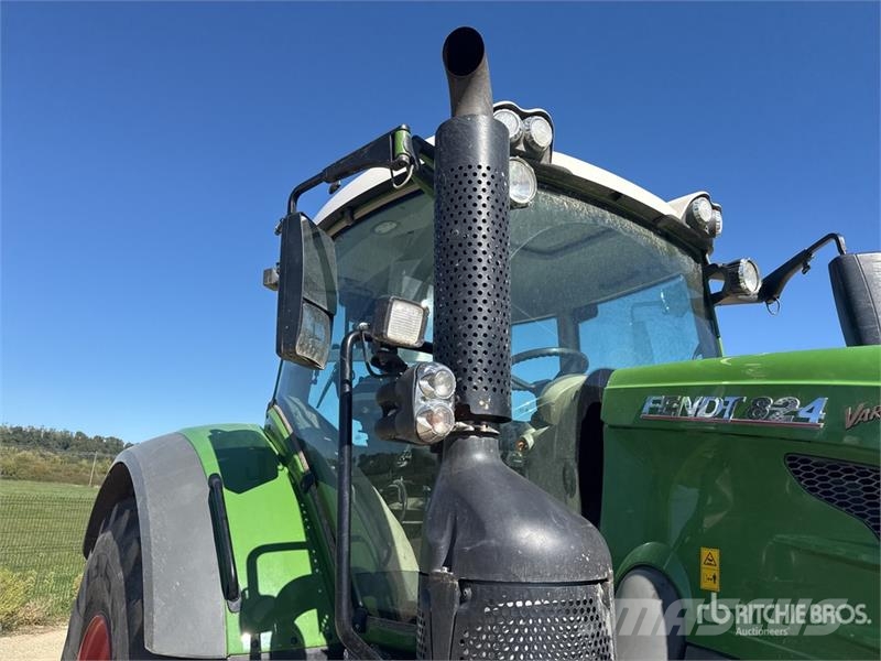 Fendt 824 Vario Traktorok