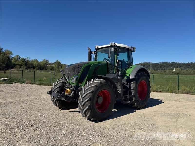 Fendt 824 Vario Traktorok
