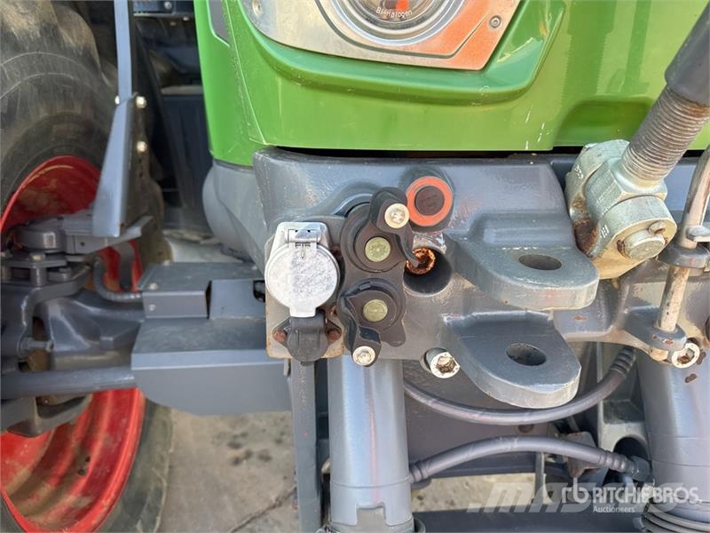 Fendt 824 Vario Profi Plus 4x4 Tracteur Agricole 4WD Tra Tracteur