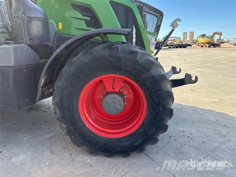Fendt 824 Vario Profi Plus 4x4 Tracteur Agricole 4WD Tra Tracteur