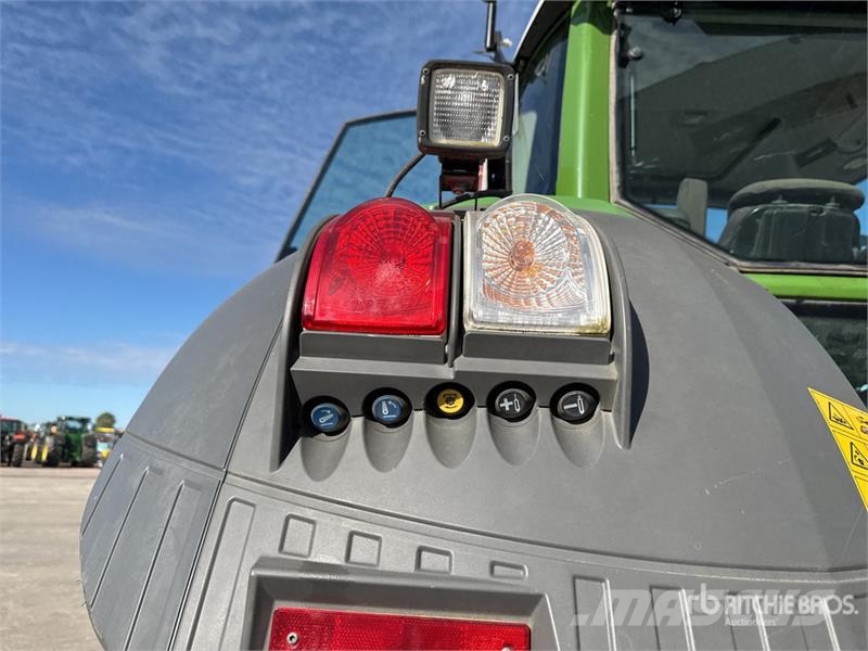 Fendt 824 Vario Profi Plus 4x4 Tracteur Agricole 4WD Tra Tracteur