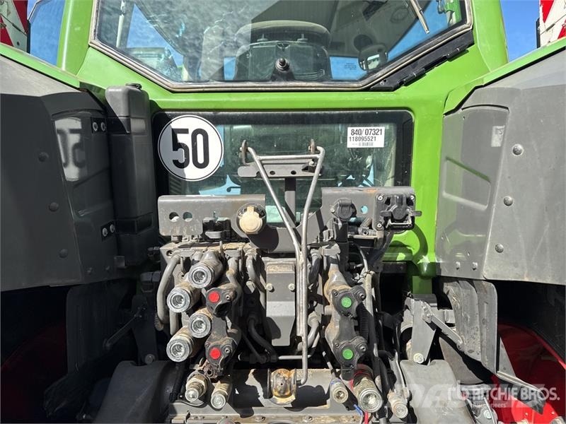 Fendt 824 Vario Profi Plus 4x4 Tracteur Agricole 4WD Tra Tracteur