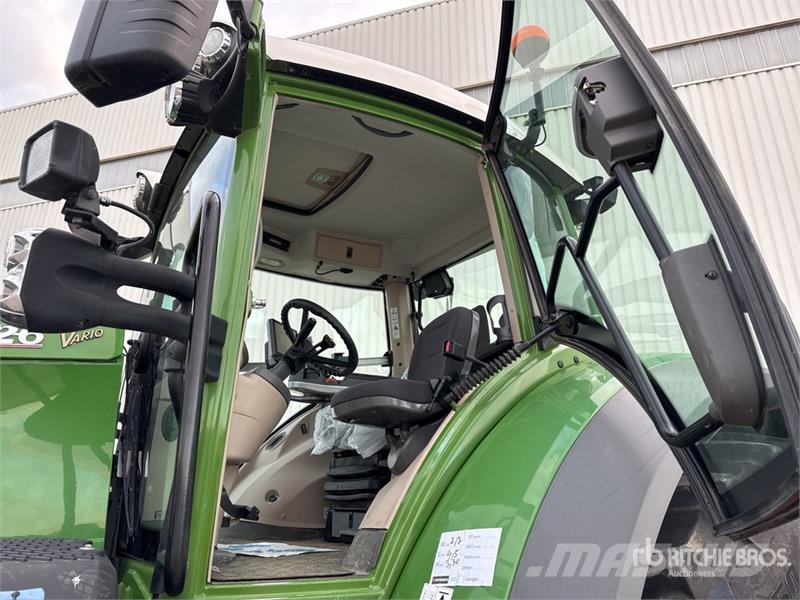 Fendt 826 Vario Profi Plus 4x4 Tracteur Agricole 4WD Tra Tracteur