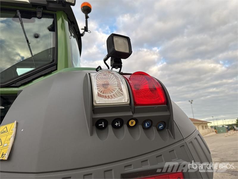 Fendt 826 Vario Profi Plus 4x4 Tracteur Agricole 4WD Tra Tracteur