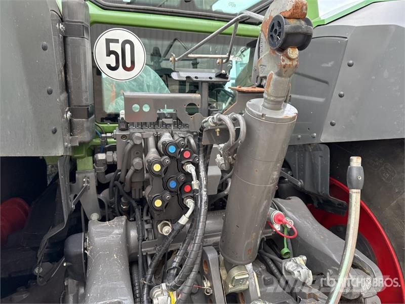 Fendt 826 Vario Profi Plus 4x4 Tracteur Agricole 4WD Tra Tracteur