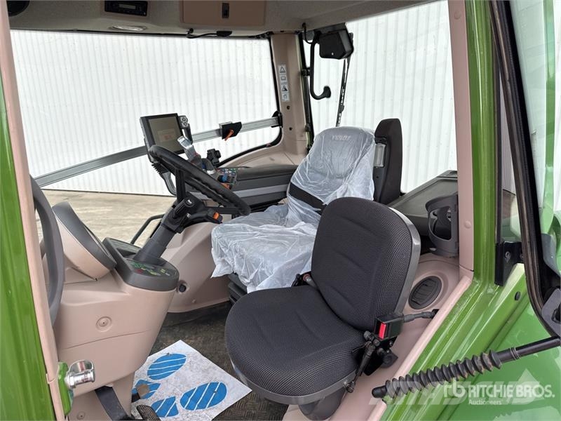 Fendt 826 Vario Profi Plus 4x4 Tracteur Agricole 4WD Tra Tracteur