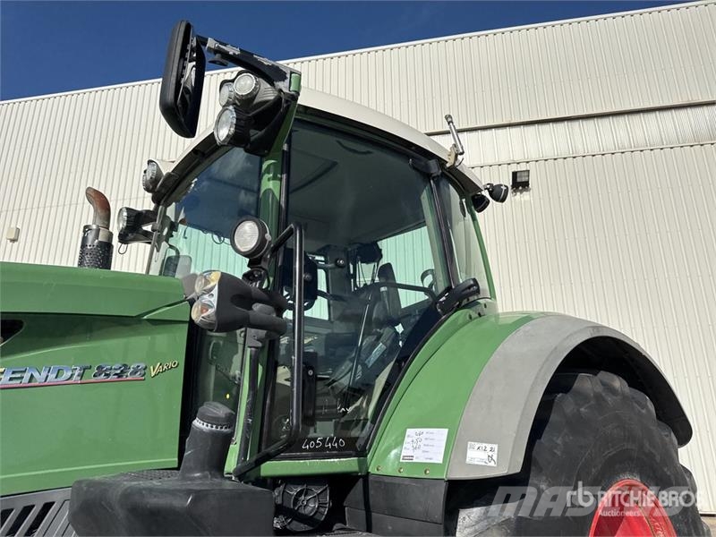 Fendt 828 Vario Traktory