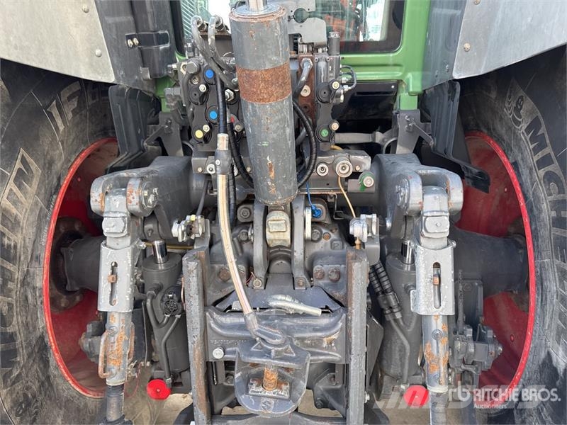 Fendt 828 Vario Traktory