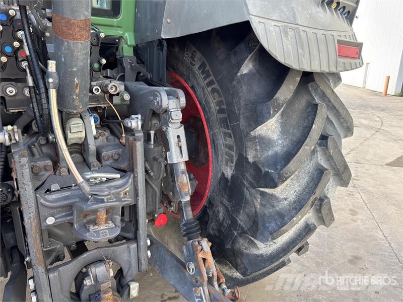 Fendt 828 Vario Traktory