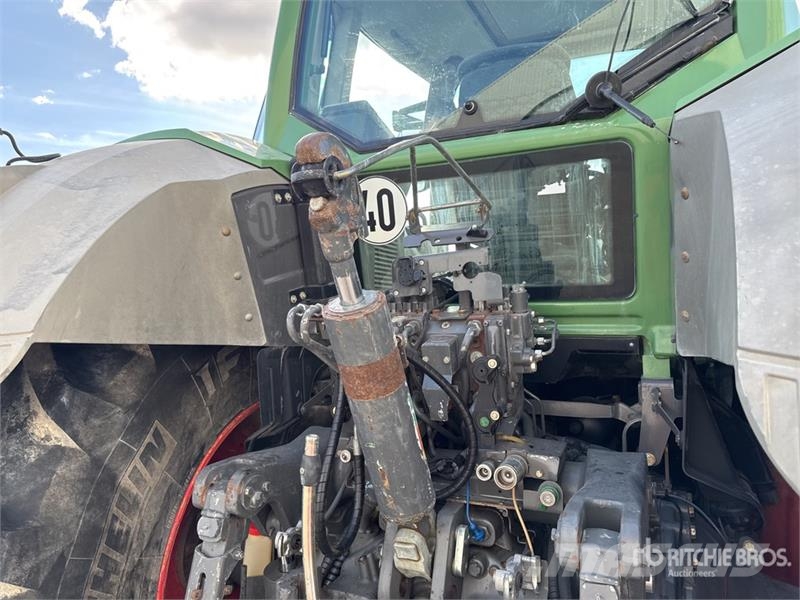 Fendt 828 Vario Traktory