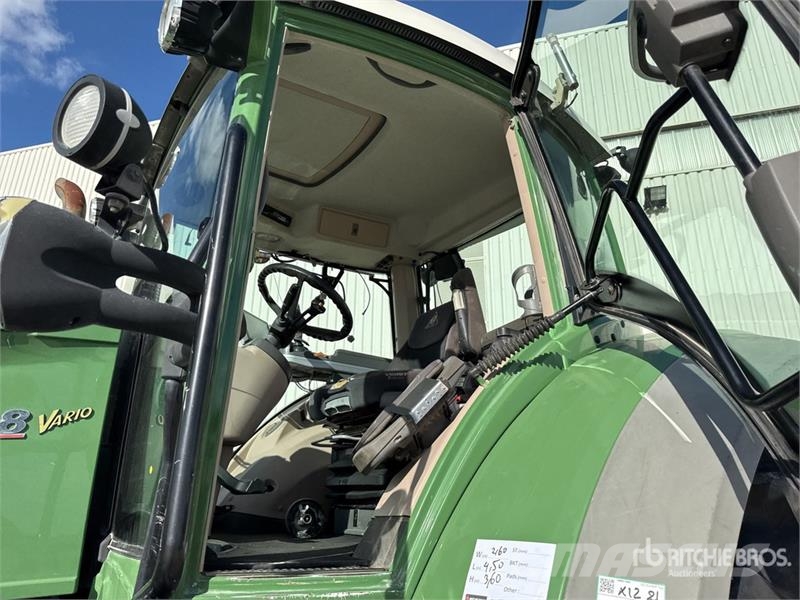 Fendt 828 Vario Traktory