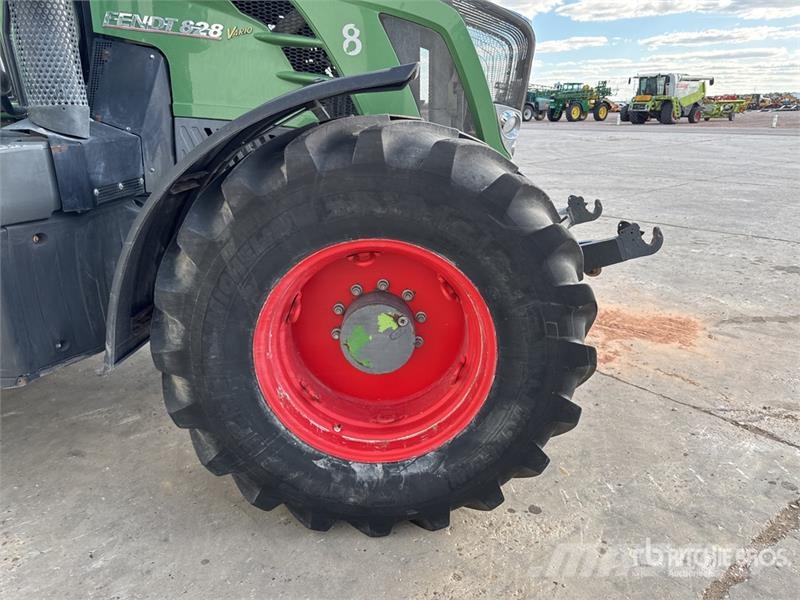 Fendt 828 Vario Traktory