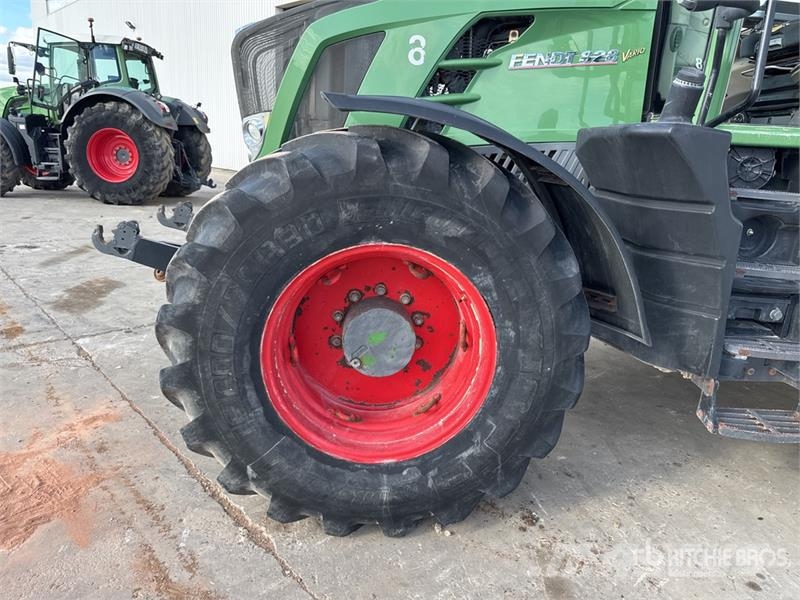Fendt 828 Vario Traktory
