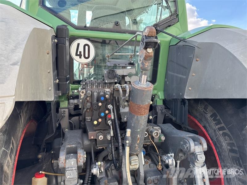 Fendt 828 Vario Traktory