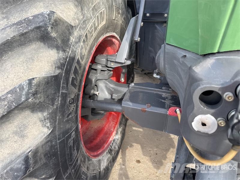 Fendt 828 Vario Traktory