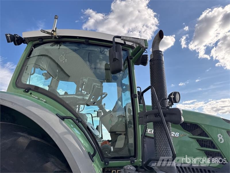 Fendt 828 Vario Traktory