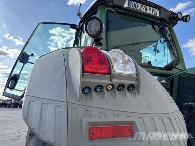 Fendt 828 Vario Traktory