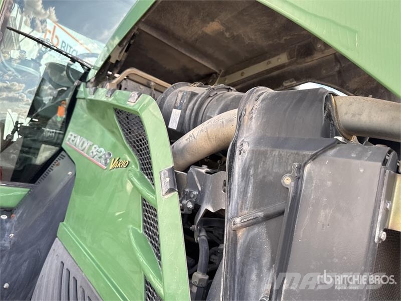 Fendt 828 Vario Traktory