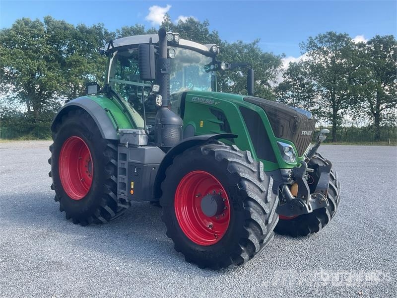 Fendt 828 Vario S4 Profi Plus 4WD Tractor Трактори