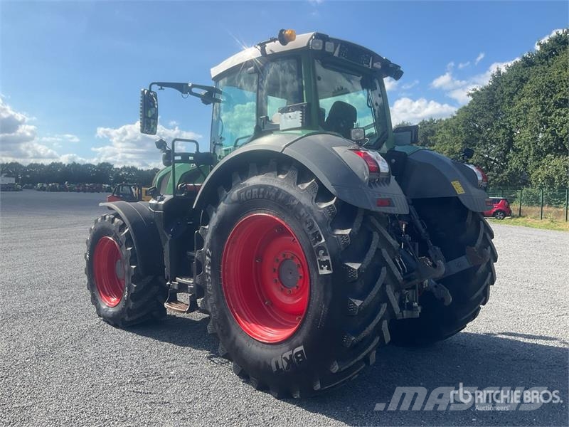 Fendt 828 Vario S4 Profi Plus 4WD Tractor Трактори