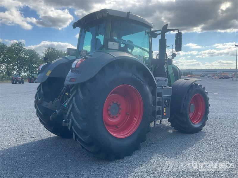 Fendt 828 Vario S4 Profi Plus 4WD Tractor Трактори