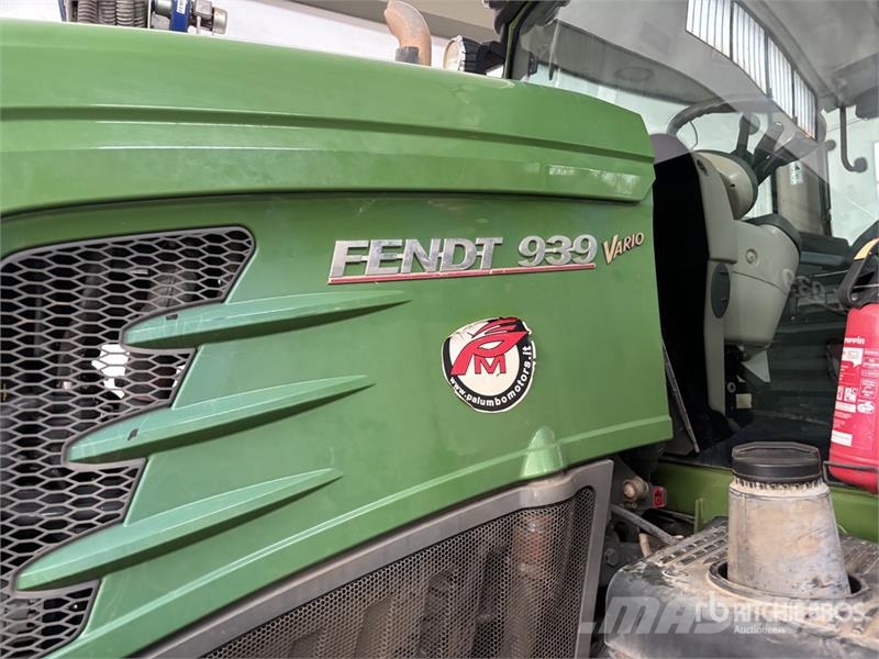 Fendt 939 Vario 4WD Tractor Трактори