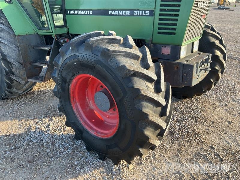 Fendt Farmer 311LSA 4WD Tractor الجرارات