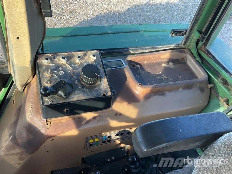 Fendt Farmer 311LSA 4WD Tractor الجرارات